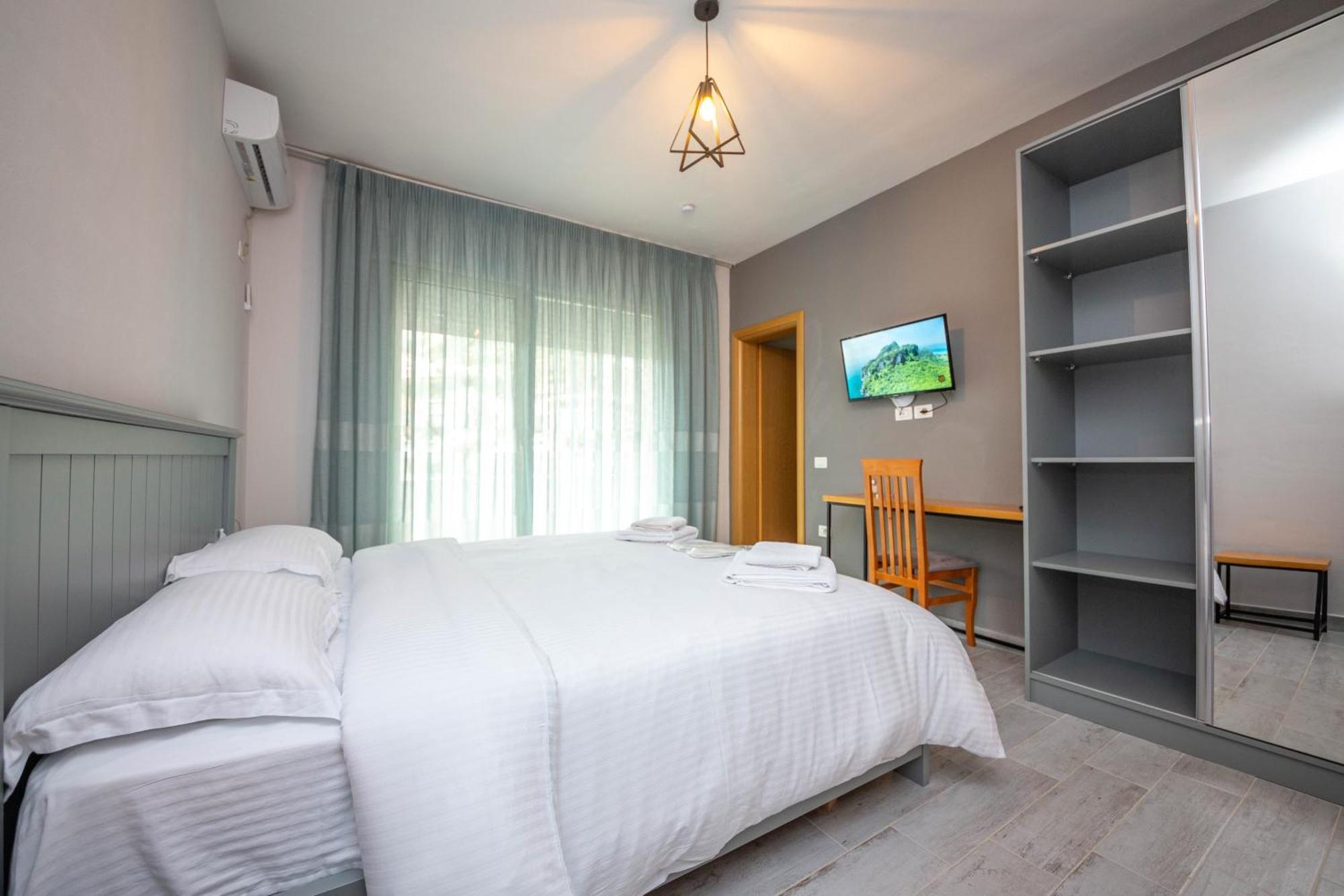 Aerial Hotel & Spa Vlorë Buitenkant foto