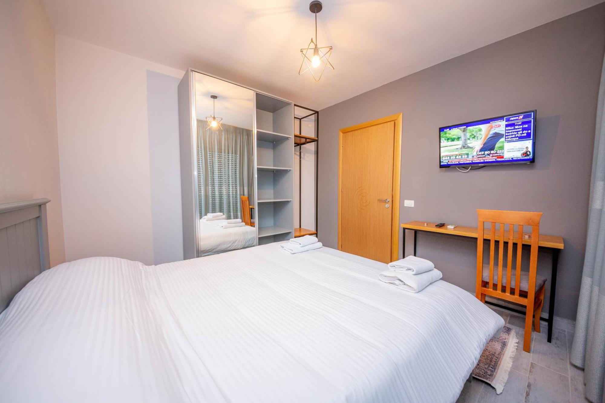 Aerial Hotel & Spa Vlorë Buitenkant foto