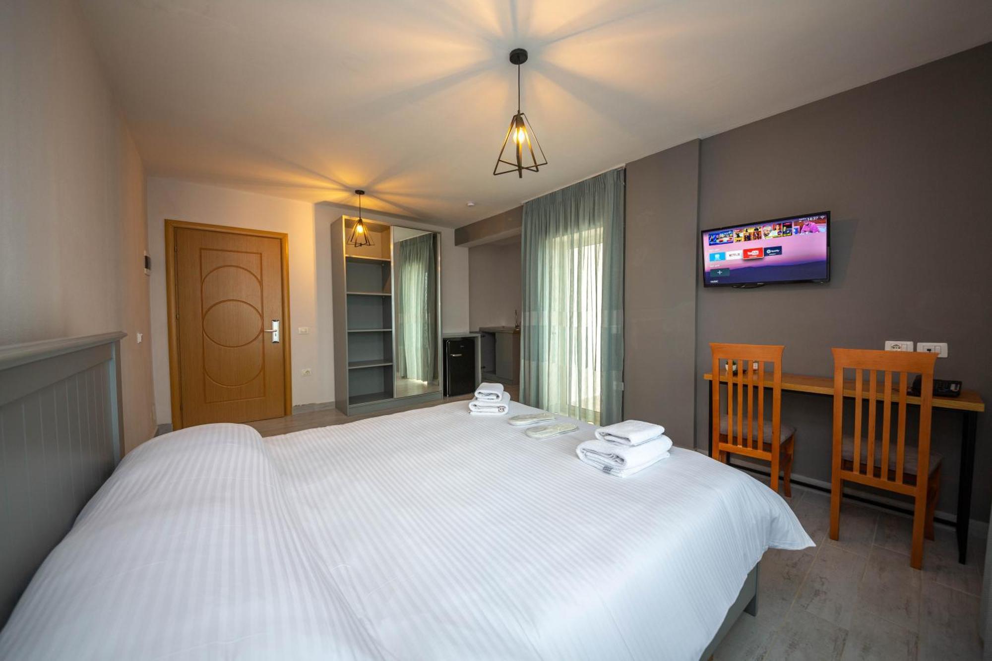 Aerial Hotel & Spa Vlorë Buitenkant foto