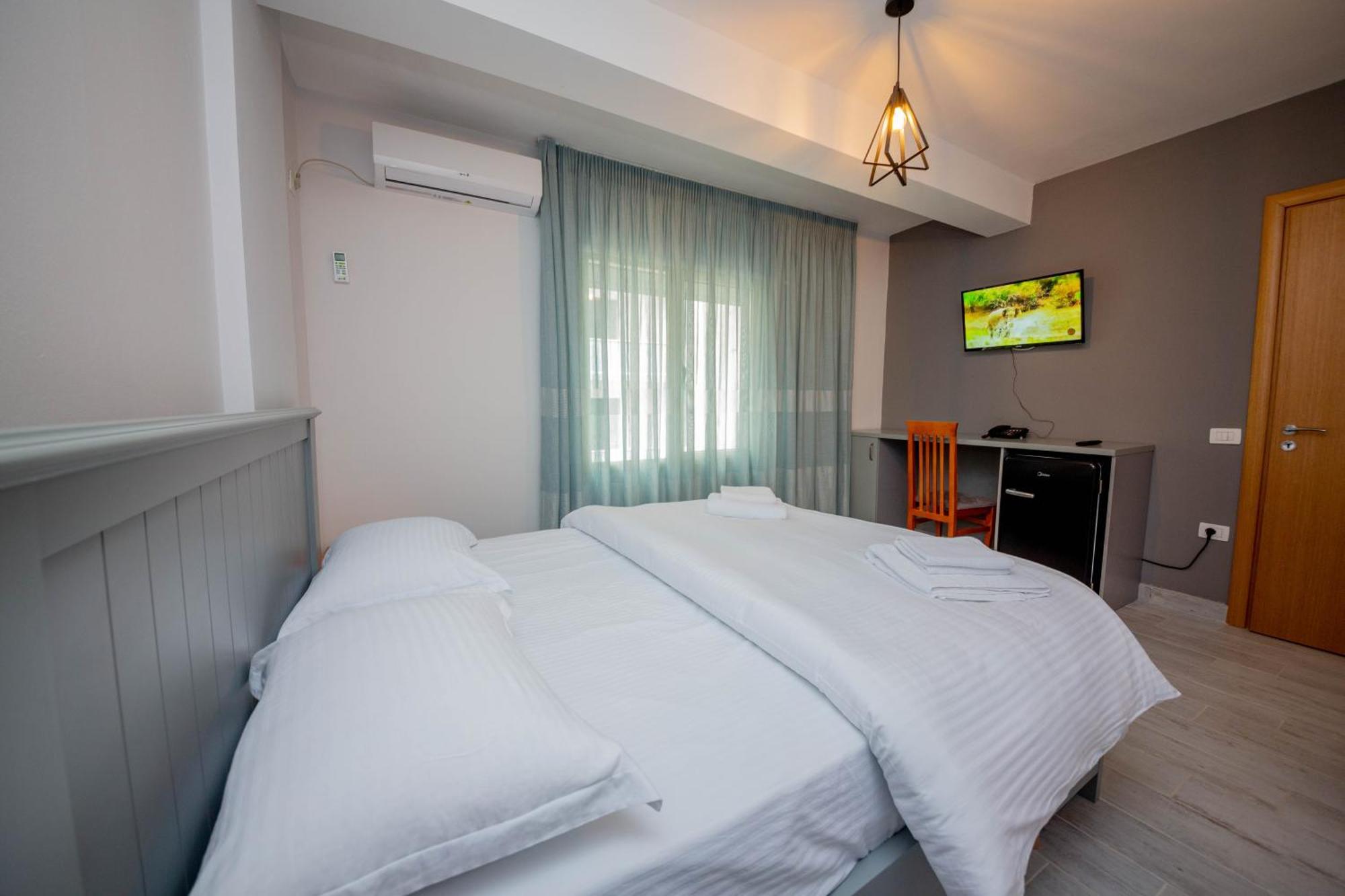 Aerial Hotel & Spa Vlorë Buitenkant foto