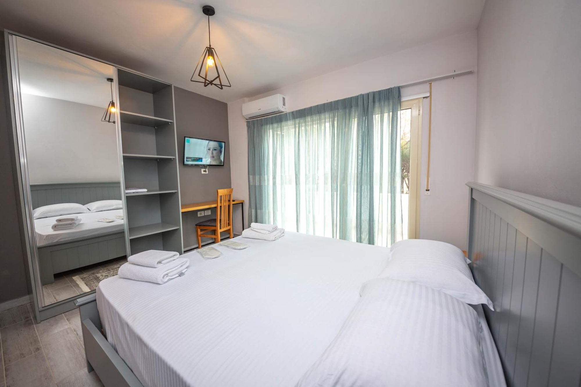 Aerial Hotel & Spa Vlorë Buitenkant foto